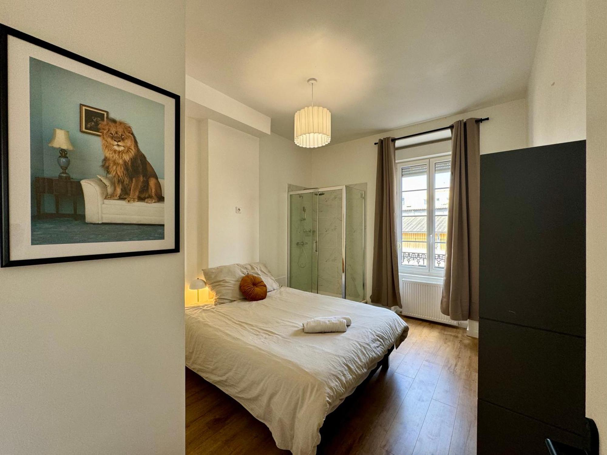 Suite Rumba Lyon Luaran gambar